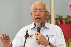 Mah hang soon and muslimin yahaya. Former Education Minister Says Increased Indian Student Intake Not One Off Effort The Star