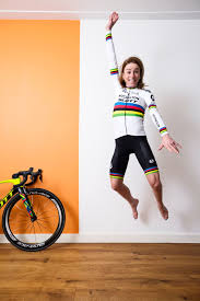 When annemiek van vleuten crossed the line with her arms in the air at the fuji international speedway, the dutchwoman thought she had won the women's olympic road cycling race on sunday. Annemiek Van Vleuten Rijdt 400 Kilometer Op Een Dag Bicycling