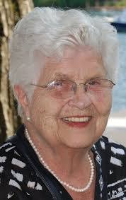 Amanda Ewing's Instagram, Twitter & Facebook