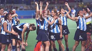 Este 24 de septiembre se cumplieron dos décadas del surgimiento de las leonas en los juegos olímpicos de sidney y en las redes sociales hubo saludos, reconocimiento y melancolía en torno a un equipo que marcó la historia del hockey argentino para siempre. Hockey Las Leonas Cumplen 20 Anos Una Marca Registrada Del Deporte Argentino Superdeportivo Com Ar