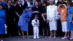 Her majesty queen elizabeth ii (elizabeth alexandra mary) is the current queen of the. Queen Elizabeth Ii Super Oma Rettete Prinz William Vor Der Hochzeitskutsche