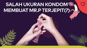 Penggunaan kondom yang salah dapat menurunkan fungsinya untuk mencegah kehamilan dan penularan penyakit seksual. Tutorial Cara Pakai Kondom Yang Benar By Asmaraku Com Youtube