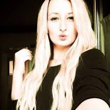 Jennifer Lipp's Instagram, Twitter & Facebook