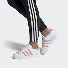 Today, athletes, artists and everyday stars continue to make the shoe their own. Adidas Originals Sneaker Damen Weiss Hellbraun Grosse 40 Adidas Superstar Weiss Adidas Superstar Adidas Superstar Schuhe
