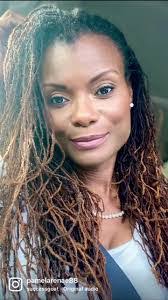 Pamela Otis's Instagram, Twitter & Facebook