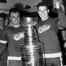 Stanley cup), d'abord appelée dominion hockey challenge cup, est en amérique du nord un trophée de hockey sur glace décerné chaque année depuis 1927 par la ligue nationale de hockey à l'équipe championne des séries éliminatoires. Detroit Red Wings Coupe Stanley 1950 Red Wings Stanley Cup Detroit Red Wings
