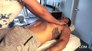 Straight guy with huge dick getting gay massage - XVIDEOS.COM