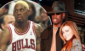 Following stories told in one of the most recent episodes of 'the last dance' docuseries, electra reflected on their time together at the end of the. Carmen Electra Reveals She And Dennis Rodman Had Sex All Over The Chicago Bulls Practice Facility Daily Mail Online