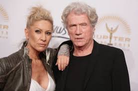 Da wäre jürgen prochnow, seit „das boot ein weltbekannter schauspieler, 71 jahre jung, charismatisch, der zuletzt immer mal wieder durch seine ehefrau birgit stein auffiel, die sich auf. Hollywood Prominenz In Berlin Prochnow Erhalt Jupiter Fur Lebenswerk Kultur Stuttgarter Zeitung