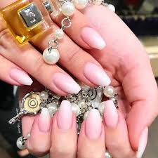 It sounds like a tough gig, but according to barb shea, a nail artist at team blonde outside chicago, it's easy if you have great clients. White Matte Nails Coffin Novocom Top
