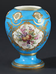 Lot Sevres Vase Pot Pourri Pompadour En Porcelaine Tendre A Surdecor De Fleurs Et Da Peinture Sur Porcelaine Vase En Porcelaine Porcelaine De Sevres