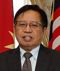 Laporan polis terhadap pemilik facebook fitnah ketua menteri sarawak. Abang Johari Tun Openg Wikipedia Bahasa Melayu Ensiklopedia Bebas