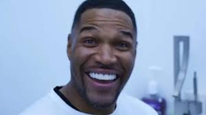 The good morning america host revealed he had the famous gap in his front teeth closed by the professionals at smile design manhattan. Michael Strahan Closed The Gap In His Teeth