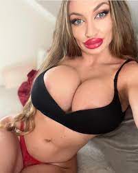 Goddess😍🥵🤤 : rfakebreasts