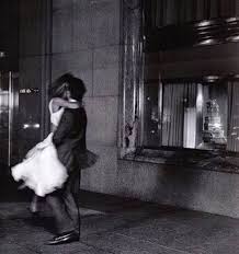 𝒫𝒾𝓃𝓉ℯ𝓇ℯ𝓈𝓉 L A Y L A Dancing In The Dark Black And White Aesthetic Vintage Couples