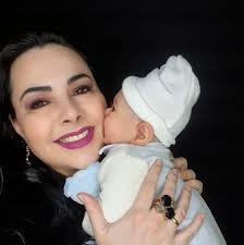 Uma mulher virou alvo de piadas na empresa onde trabalhava após solicitar  licença-maternidade para cuidar de um bebê reborn, boneco realista que  tinha como filho em Salvador, na Bahia. Segundo o G1,