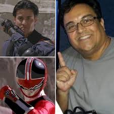 Nossos parabéns é para o dublador Marcelo Torreão, ele que deu a voz para  Eric Myers, o Ranger Quantum de Força do Tempo. Muitissimas felicidades, e  muita saúde, e é uma voz