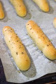 Invite the olive garden into your home to help celebrate easter in true italian style. Copycat Olive Garden Breadsticks Good Luck Eating Just One