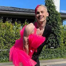 «мы не хотим испортить ваших детей». Tiktok Bloger I Muzykant Danya Milohin Stal Novym Licom Sberbanka