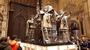 Una delle cattedrali gotiche più grandi al mondo si propone come il nocciolo della città. Cattedrale Di Siviglia Tomba Di Cristoforo Colombo Photo De Seville Province De Seville Tripadvisor