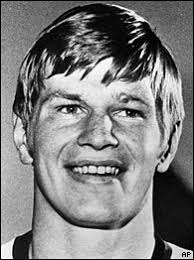 Magnuson, 56, dies in car accident