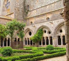 Abbaye De Fontfroide Narbonne France Via Medieval Imago Cloitre Abbaye Abbaye Cistercienne