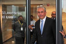 Tan sri azman mokhtar of khazanah, to whom i owe a lot, sent a team to ask what we needed in support of the tsunami. Report Azman Mokhtar Slated To Replace Zeti As Pnb Chairman Malaysia Malay Mail