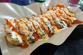 Pernah tak korang kehilangan idea untuk buat breakfast atau makan petang?aku selalu macam tu.senang jee.apa kata korang buat roti john ?senang je tau nak buat.tak payah kalut nak pergi pasar tapi dapat roti john inti daging sikit.kekadang tu bila makan,tak dapat dibezakan kita tengah makan roti. Resepi Roti John Cheese Leleh