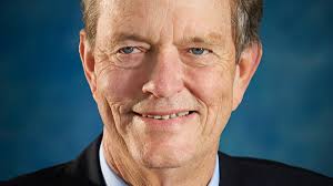 Raymond James chairman to step down after 50-plus years at firm