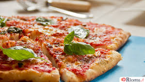 Abbiamo selezionato qui per voi tante idee sfiziose per portare in tavola un'ottima pizza fatta in casa arricchita da ingredienti che tutti, in frigorifero o dispensa, possiamo comunemente avere. Pizza Fatta In Casa Ricetta It