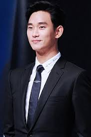 Ia lalu dengan gaya karismatik memberikan nasihat bagaimana caranya jadi agen rahasia yang baik. Kim Soo Hyun Filmography Wikipedia