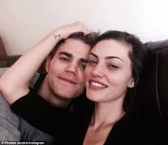 Phoebe Tonkin shows off gold band