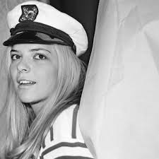 Pendant toutes ces années, ils essaieront d'alterner leurs sorties d'albums. France Gall French Singer Who Inspired My Way Dies Age 70 France The Guardian
