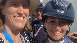 Laura Collett's Instagram, Twitter & Facebook