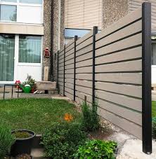 Sichtschutzzäune aus holz können zwar nicht mit mauerwerk oder metall konkurrieren, aber bei der. Larm Und Sichtschutz Referenzen Gartehag Hardegger