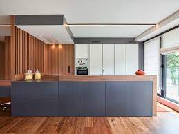 Looking To Incorporate Wood Into Your Kitchen Renovations A Classic And Versatile Option Is Walnut Wood As It Fits Wohnung Kuche Inneneinrichtung Haus Dekor