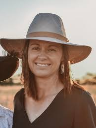 Tania Stone's Instagram, Twitter & Facebook