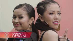 Semok semok kau bilang aku semok kamu juga bilang cantik aku cantik montok angan anganku melayang. 2tiktok Tiktok Cantik Montok Official Music Video Nagaswara Music Youtube