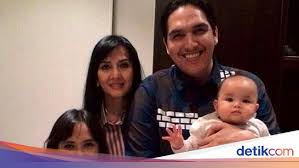 Solo faltan poco tiempo para que se cumplan los 300 días desde el inicio del estado de emergencia y cuarentena obligatoria que comenzó a regir desde el pasado 16 de marzo en. Rini S Bono Wanita Spesial Di Keluarga Albar Dan Gelael