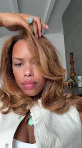 Transform Your Look with Honey Blonde Shinefinity