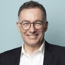 Daniel Baal, Directeur Général, représente Crédit Mutuel Alliance Fédérale  à la présentation officielle du dessin de la flèche de la Cathédrale de  Strasbourg. Ce véritable Trésor National, vieux de…