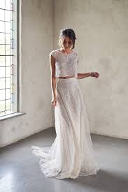 Zweiteilige präpositionen sind präpositionen, die aus zwei verschiedenen teilen bestehen. Zweiteilige Brautkleider Moderne Elegante Brautmode Hochzeit Click