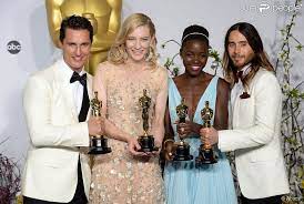 Longa sobre nômades fez de chloé zhao a segunda as duas vitórias de atuação coadjuvantes foram para atores não brancos, confirmando um olhar da academia para mais representatividade na premiação. Lupita Venceu O Oscar De Melhor Atriz Coadjuvante Purepeople
