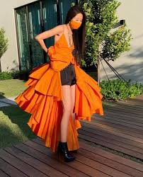 Vera wang has created a unique aspirational world that alludes to sensuality. Vera Wang Is Defying Age And Looks Abs Olutely Amazing Keeps The Internet Buzzing Pinkvilla