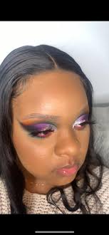 Looking for followers and eng!🩷✨ I'm a 23 year old makeup artist and micro  creator