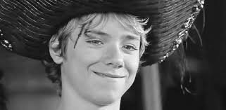 Tumblr Mam72pujhq1qdxxyt Gif 430 210 Peter Pan Movie Jeremy Sumpter Peter Pan