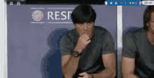 An sich selbst zu riechen, ist ganz natürlich. Mal Am Sack Schnuppern Joachim Low Gif Joachimloew Joachim Loew Discover Share Gifs