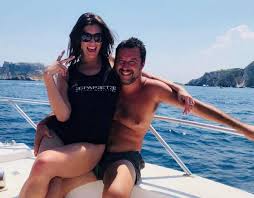 Il ministro danilo toninelli ha deciso di partecipare agli italiani con una foto su instagram di trovarsi a rilassarsi per 'qualche giorno di mare' chissà dove. Salvini Al Mare Toninelli In Viaggio E La Meloni In Campagna E L Estate Social Dei Politici Giornale Di Sicilia