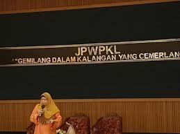 Program bimbingan konseling ini dibuat sebagai pedoman bagi pelaksanaan bimbingan konseling yang disesuaikan dengan kebutuhan siswa dan kondisi sekolah, sehingga diharapkan program ini dapat membantu mengoptimalkan tujuan pendidikan. Eviden Skpmg2 Untuk Pengurusan Perkhidmatan Bimbingan Dan Kaunseling Guru Kaunseling Nurhaiza Che Mat