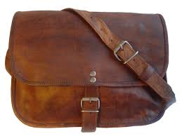Nos sacs à bandoulière en cuir véritable vous offrent la place nécessaire pour ranger votre ordinateur portable, des documents et même de quoi écrire! Epingle Sur Its The Little Things